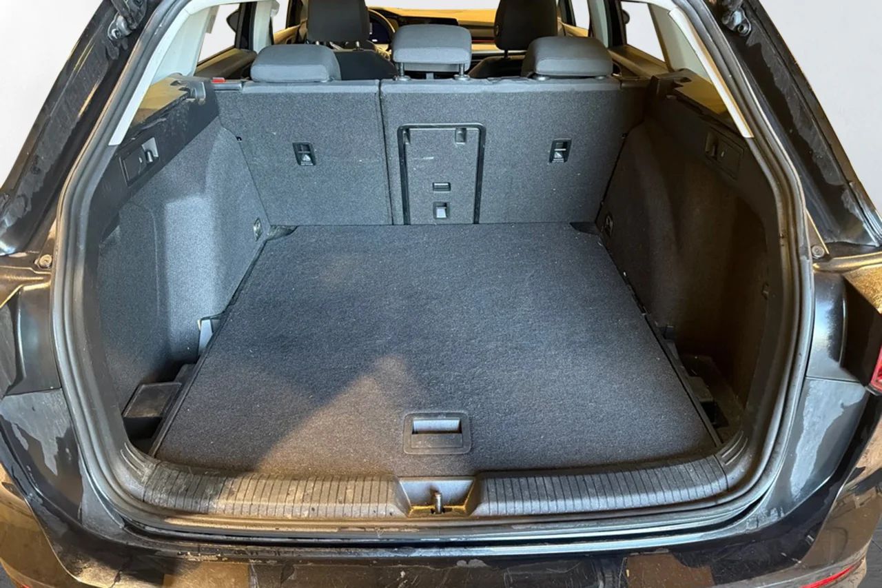 Volkswagen Golf SC 1.5 eTSI Drag Kamera Cockpit Värmare 150hk – bild 10 av 10