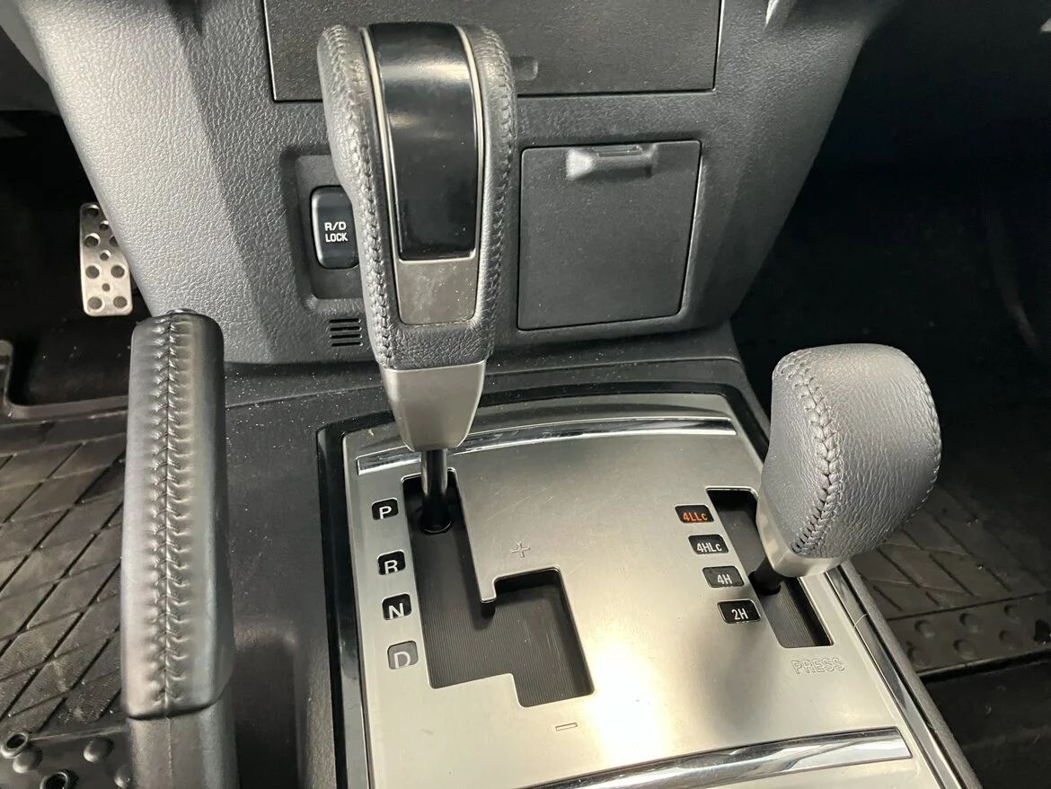 Mitsubishi Pajero 5dörr 3.2 4WD Aut 7sits Läder Pano Kamera PDC 200hk – bild 16 av 17