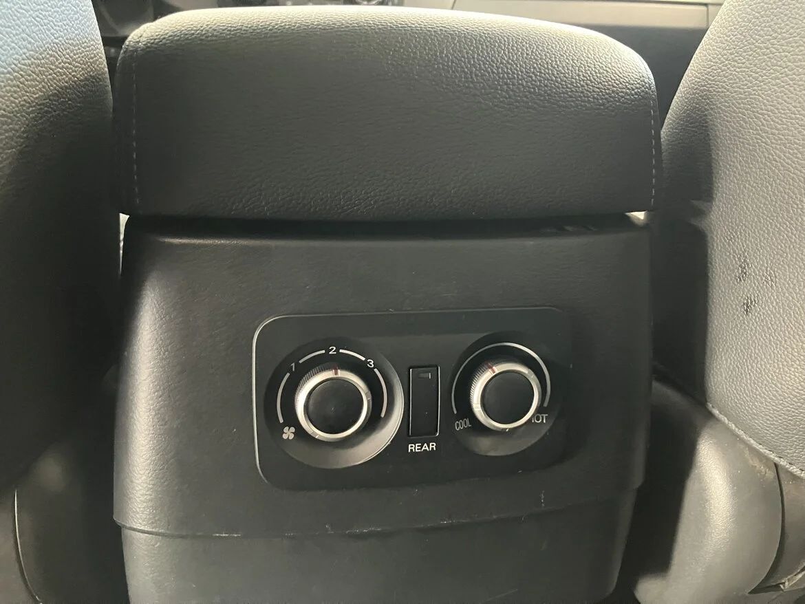 Mitsubishi Pajero 5dörr 3.2 4WD Aut 7sits Läder Pano Kamera PDC 200hk – bild 13 av 17