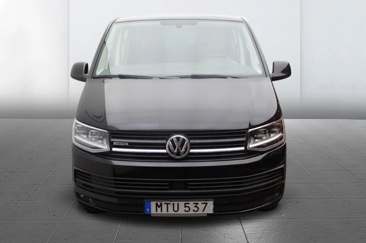 Volkswagen transporter TwinCab T32 2.0 TDI 4M Komfort Drag Värmare 5sits 204hk – bild 3 av 11