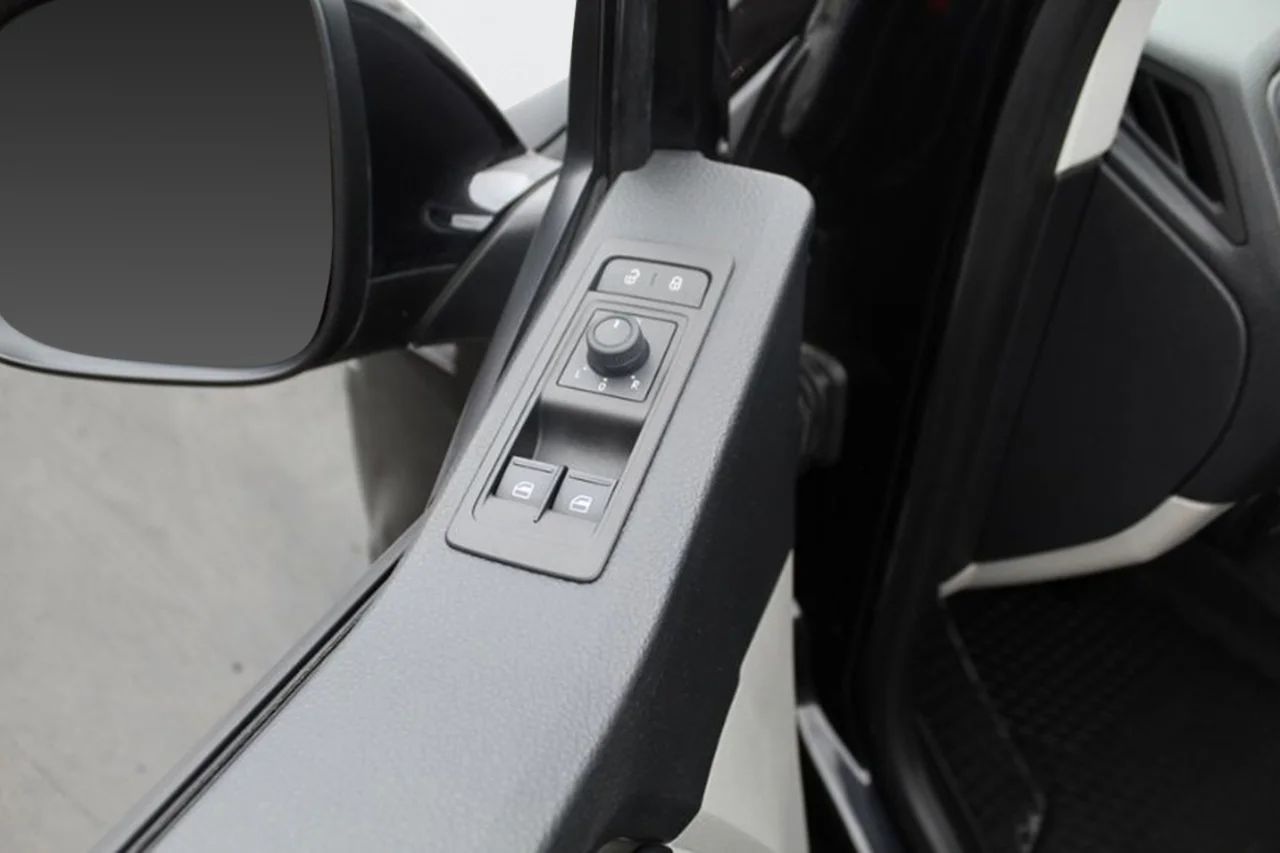 Volkswagen transporter TwinCab T32 2.0 TDI 4M Komfort Drag Värmare 5sits 204hk – bild 11 av 11