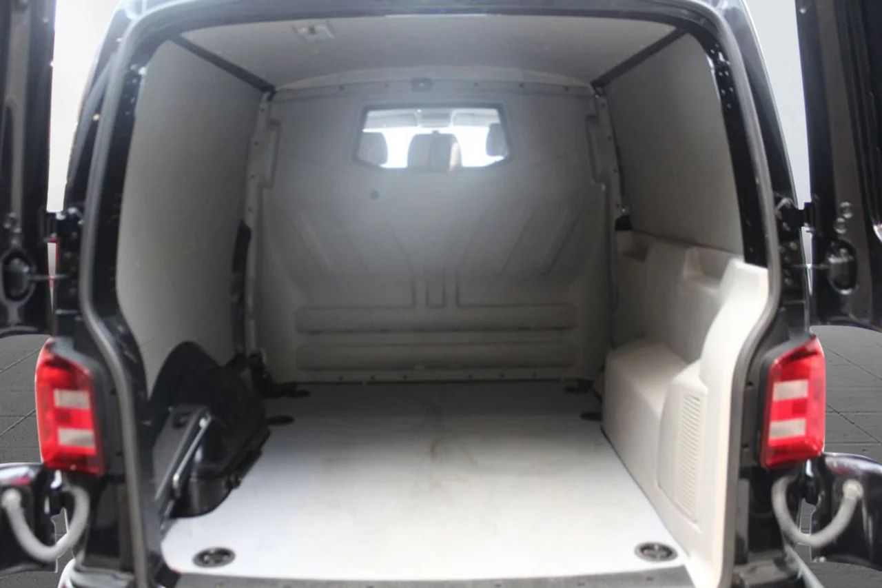 Volkswagen transporter TwinCab T32 2.0 TDI 4M Komfort Drag Värmare 5sits 204hk – bild 7 av 11