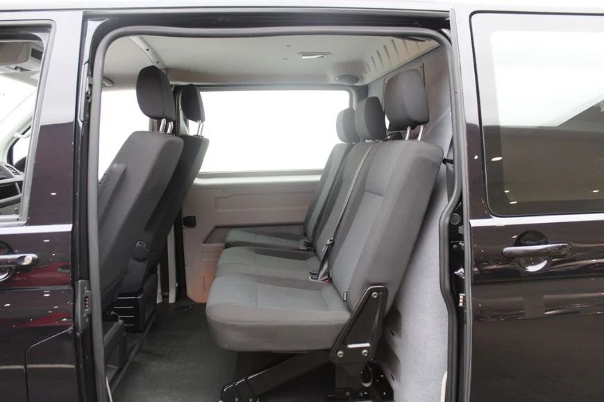 Volkswagen transporter TwinCab T32 2.0 TDI 4M Komfort Drag Värmare 5sits 204hk – bild 9 av 11