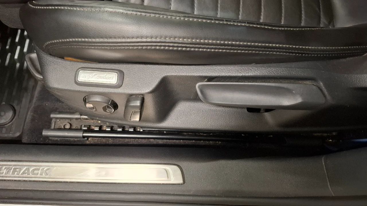Volkswagen Passat Alltrack 2.0 TDI 4M Executive Drag Läder Cockpit Kamera Värmare – bild 8 av 11