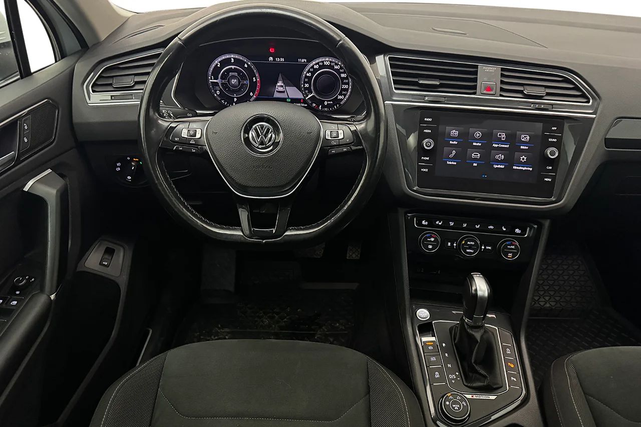 Volkswagen Tiguan 2.0 TDI 4M GT Executive Pano Drag Värmare Cockpit Kamera – bild 16 av 37