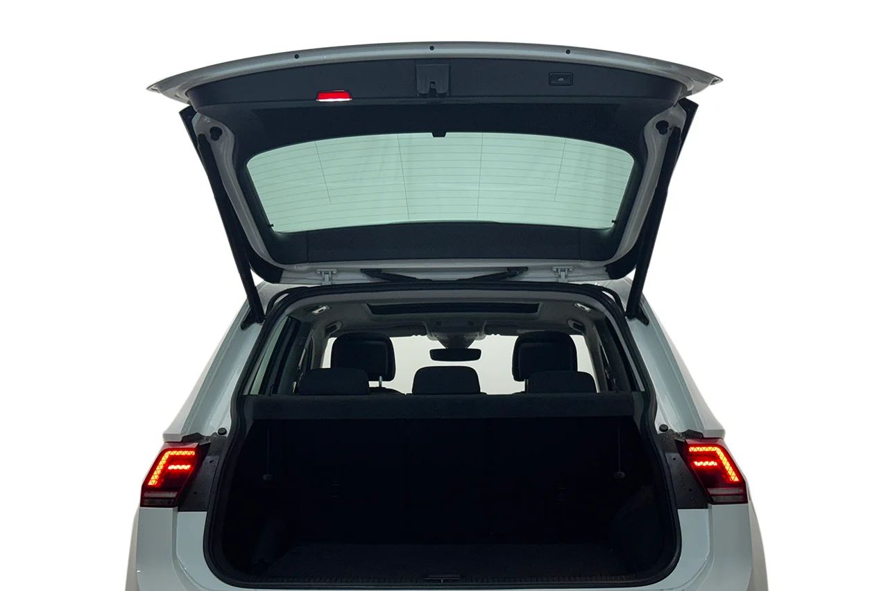 Volkswagen Tiguan 2.0 TDI 4M GT Executive Pano Drag Värmare Cockpit Kamera – bild 35 av 37