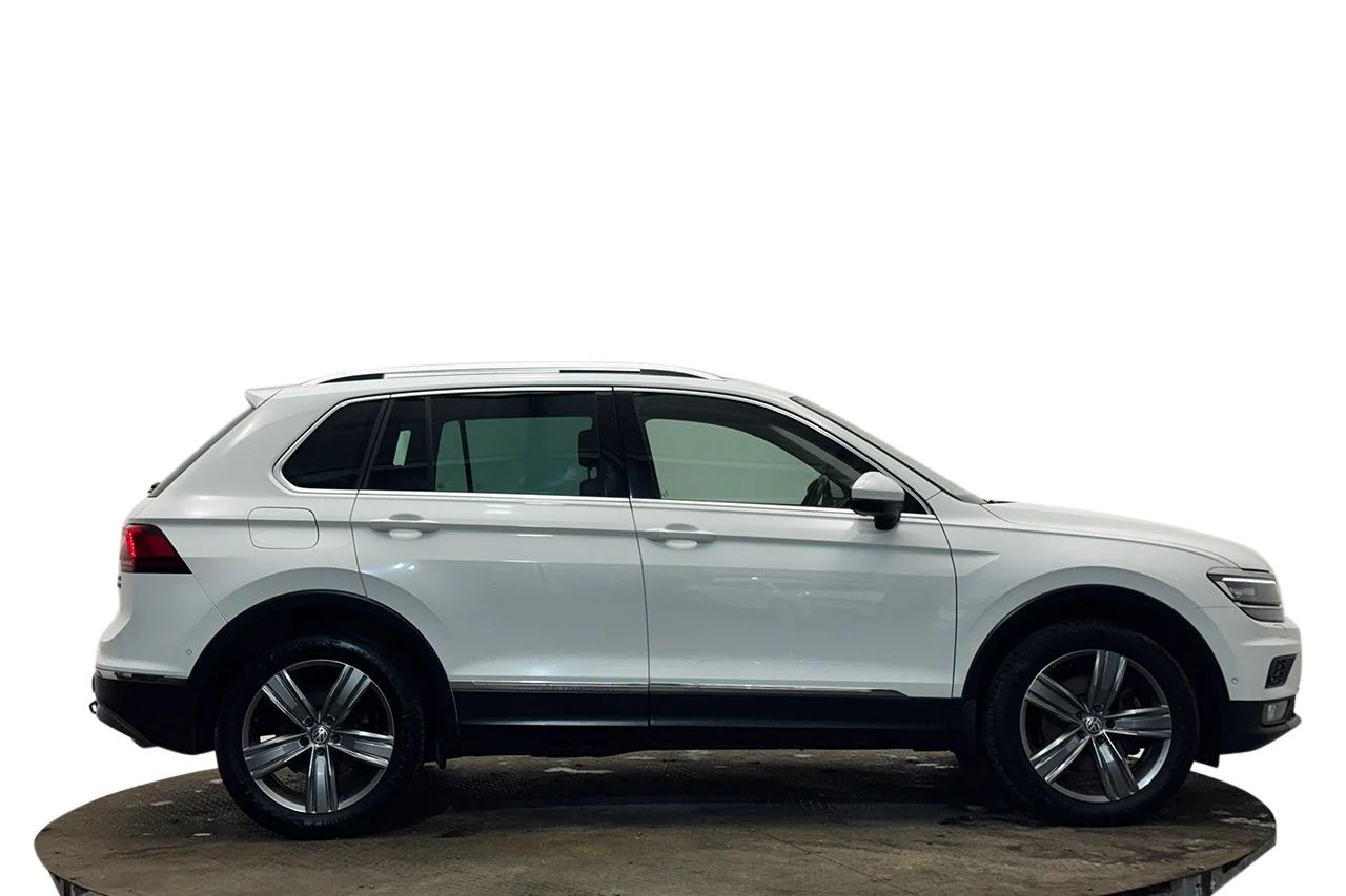 Volkswagen Tiguan 2.0 TDI 4M GT Executive Pano Drag Värmare Cockpit Kamera – bild 4 av 37