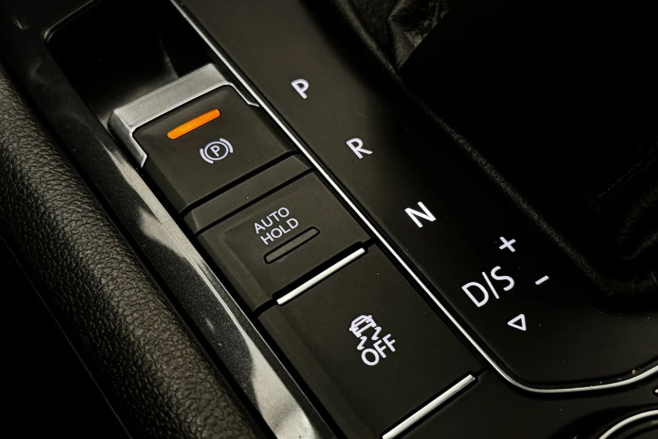 Volkswagen Tiguan 2.0 TDI 4M GT Executive Pano Drag Värmare Cockpit Kamera – bild 27 av 37