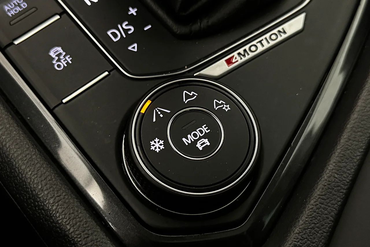 Volkswagen Tiguan 2.0 TDI 4M GT Executive Pano Drag Värmare Cockpit Kamera – bild 29 av 37