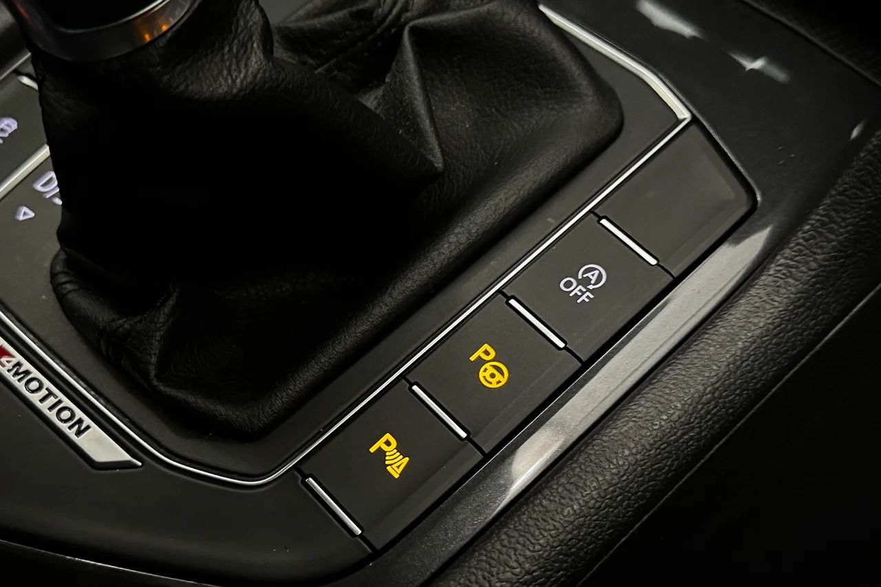 Volkswagen Tiguan 2.0 TDI 4M GT Executive Pano Drag Värmare Cockpit Kamera – bild 28 av 37