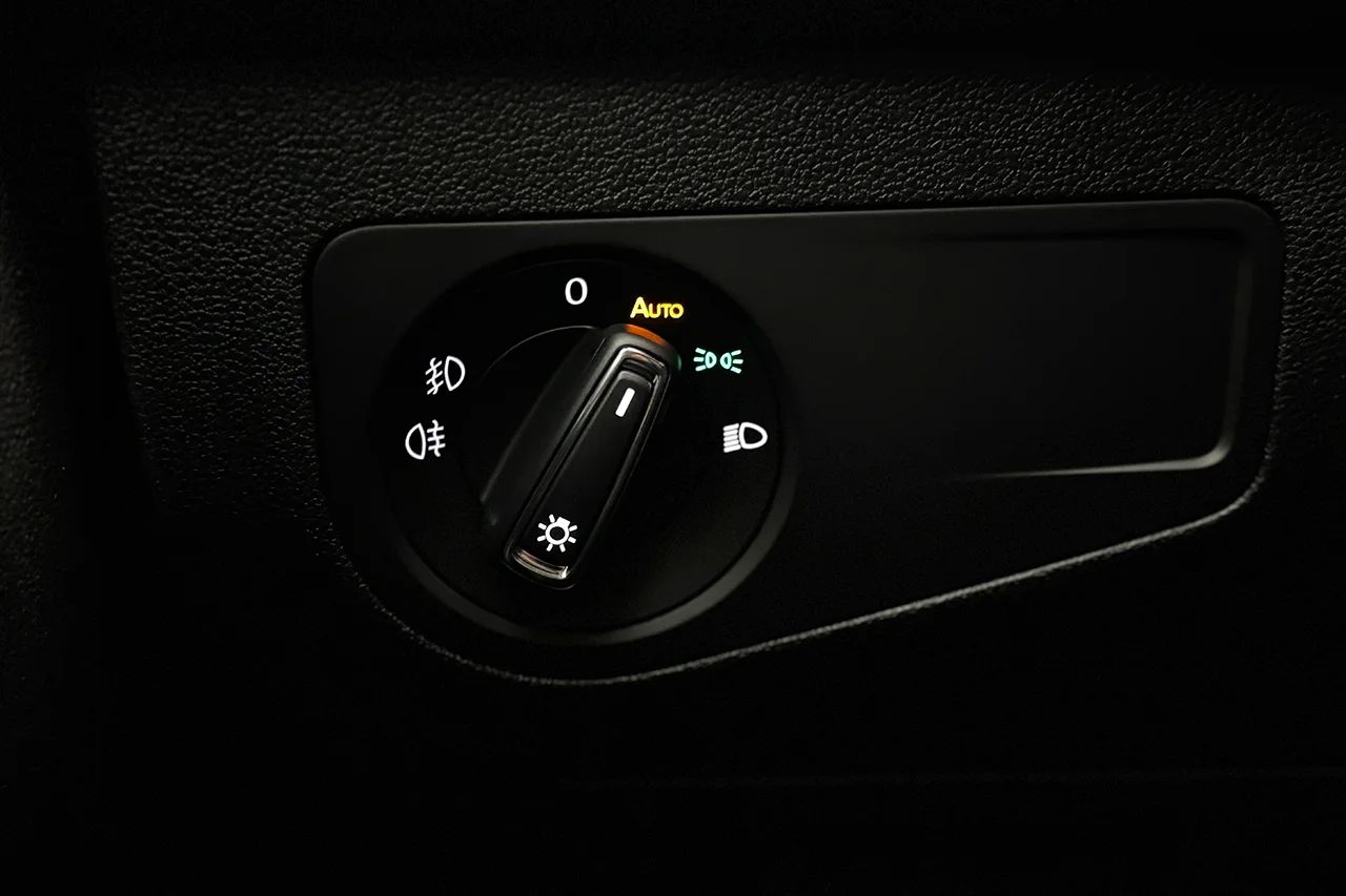 Volkswagen Tiguan 2.0 TDI 4M GT Executive Pano Drag Värmare Cockpit Kamera – bild 32 av 37