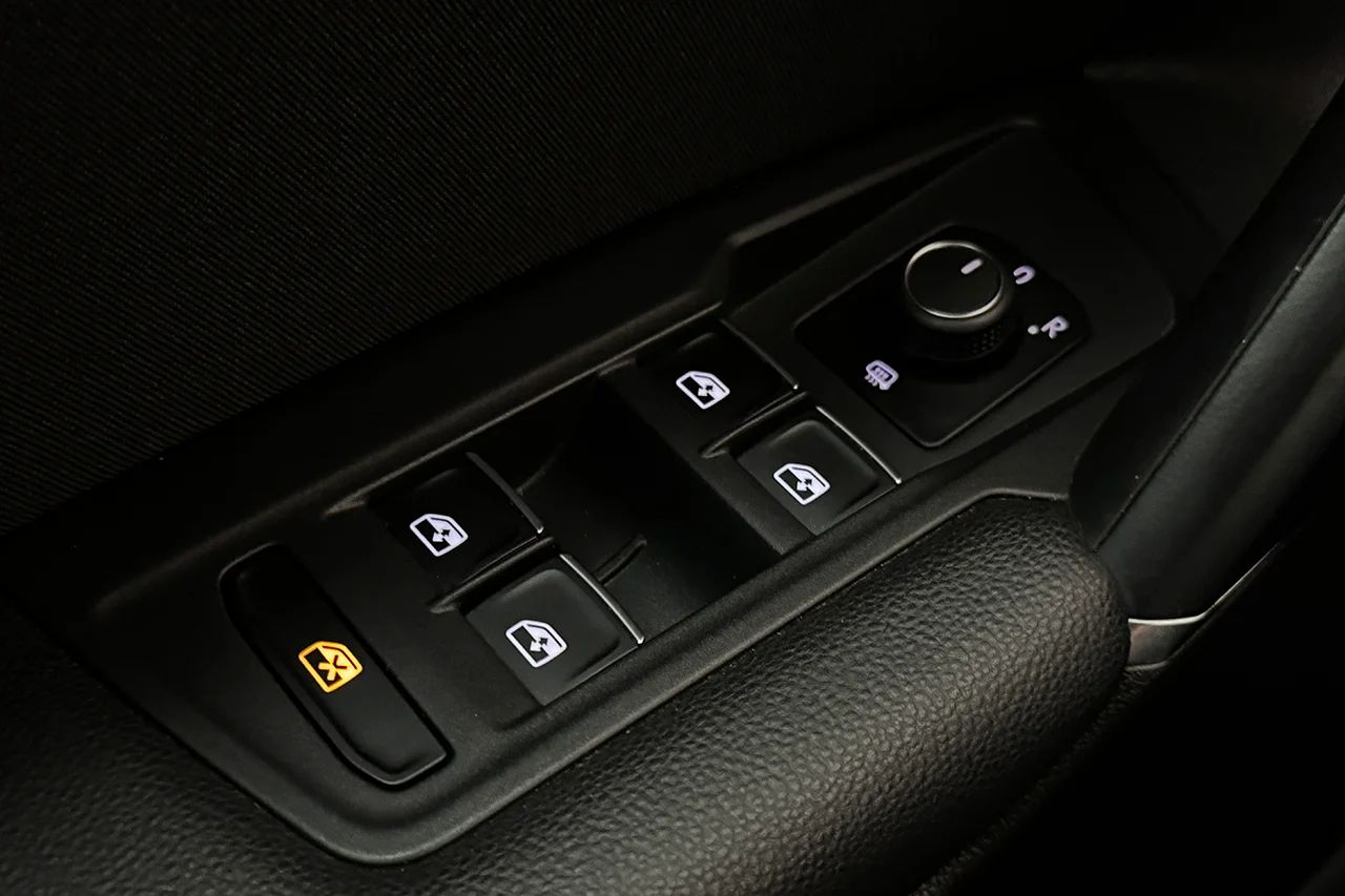 Volkswagen Tiguan 2.0 TDI 4M GT Executive Pano Drag Värmare Cockpit Kamera – bild 33 av 37