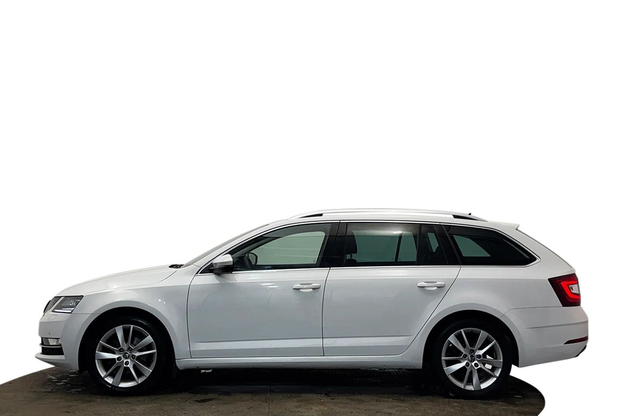 Skoda Octavia Kombi G-TEC 1.5 TSI CNG Drag Navi Kamera Värmare Delläder – bild 9 av 37