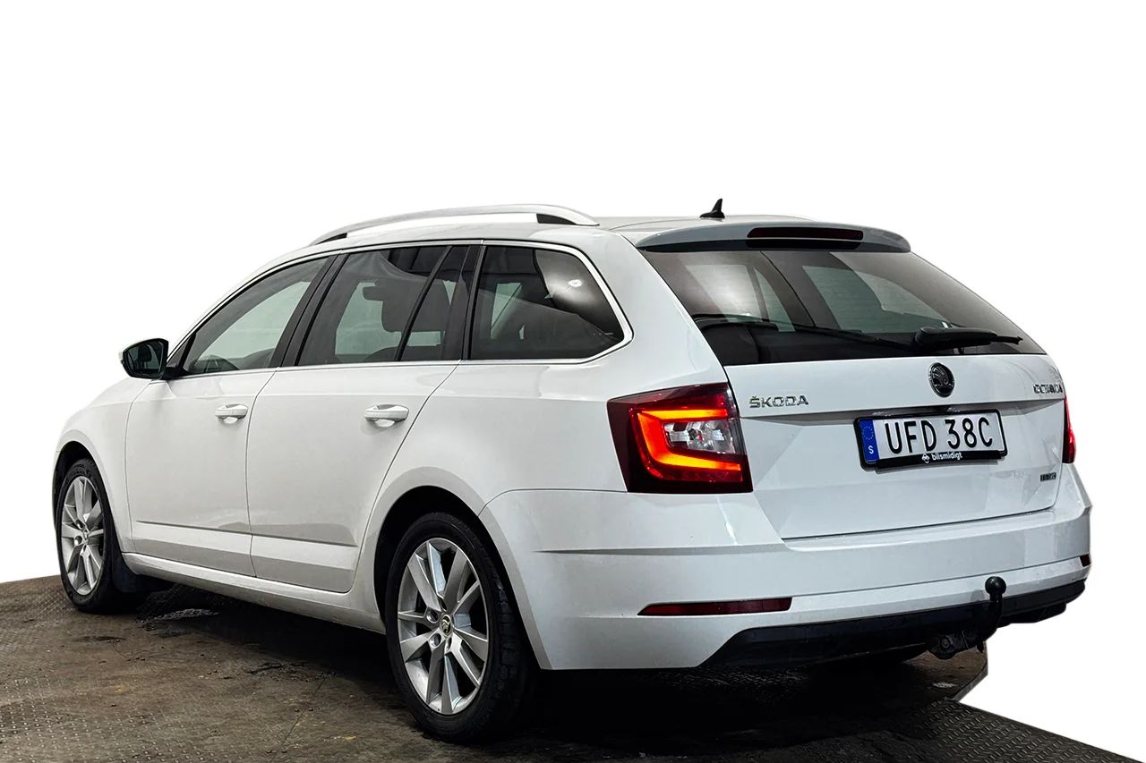 Skoda Octavia Kombi G-TEC 1.5 TSI CNG Drag Navi Kamera Värmare Delläder – bild 8 av 37