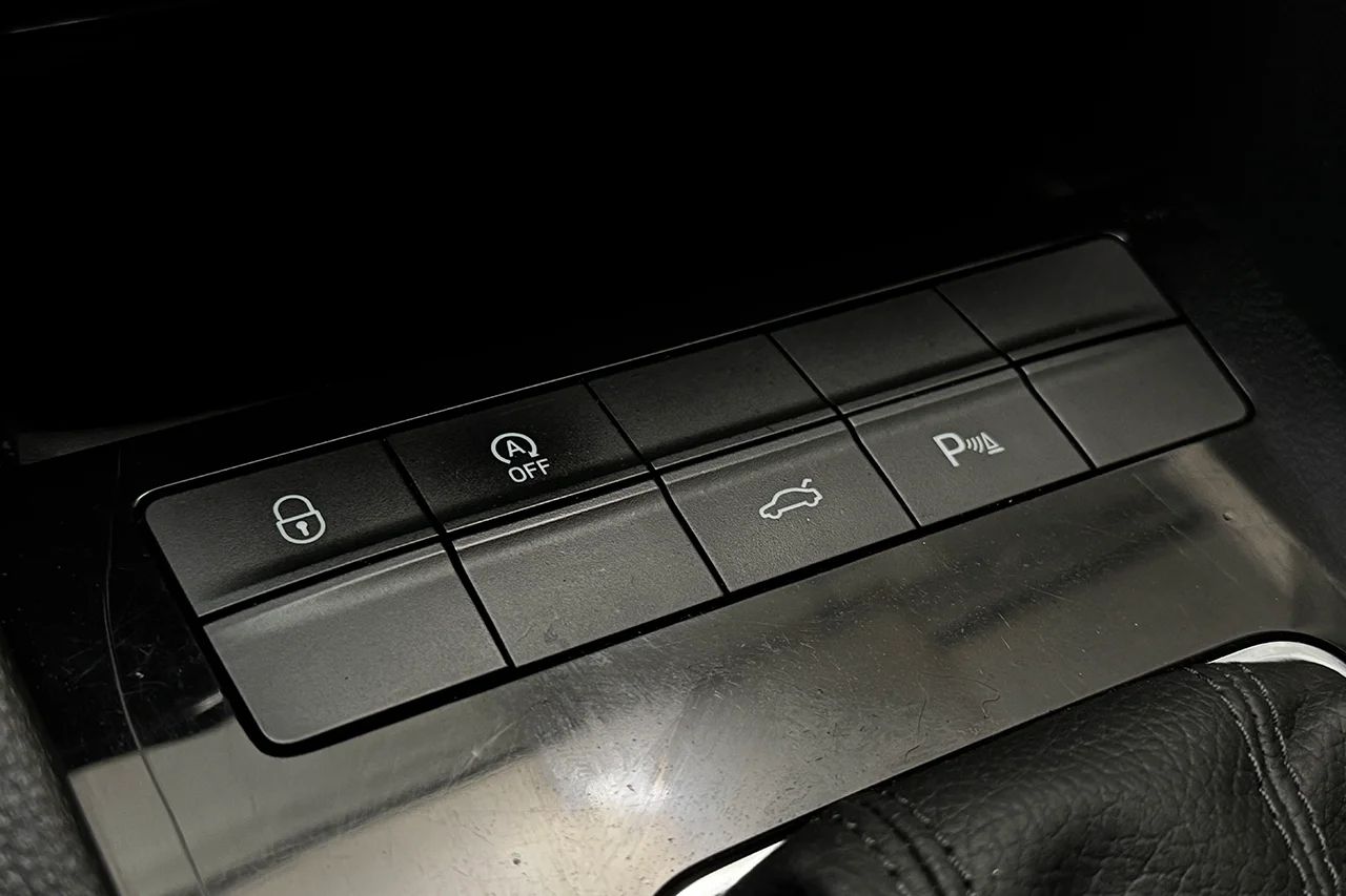 Skoda Octavia Kombi G-TEC 1.5 TSI CNG Drag Navi Kamera Värmare Delläder – bild 31 av 37