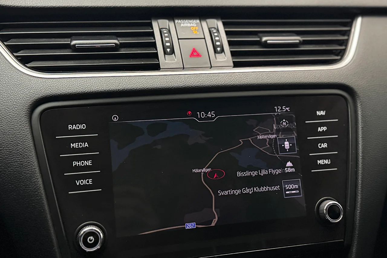 Skoda Octavia Kombi G-TEC 1.5 TSI CNG Drag Navi Kamera Värmare Delläder – bild 20 av 37