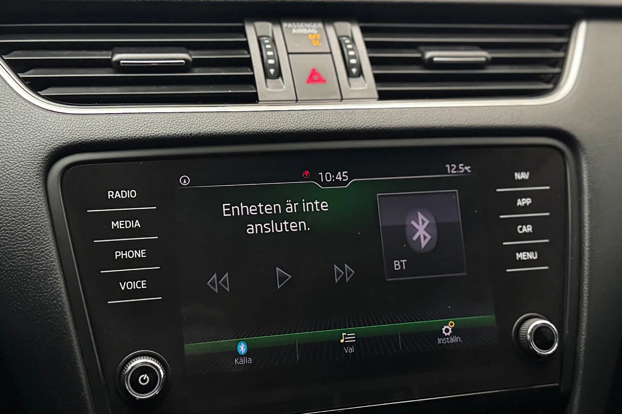 Skoda Octavia Kombi G-TEC 1.5 TSI CNG Drag Navi Kamera Värmare Delläder – bild 23 av 37