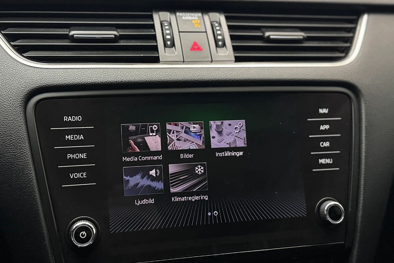Skoda Octavia Kombi G-TEC 1.5 TSI CNG Drag Navi Kamera Värmare Delläder – bild 25 av 37