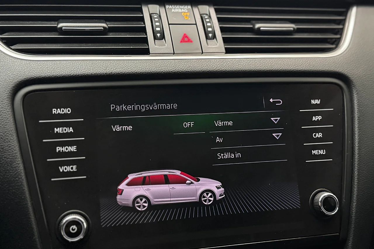 Skoda Octavia Kombi G-TEC 1.5 TSI CNG Drag Navi Kamera Värmare Delläder – bild 27 av 37