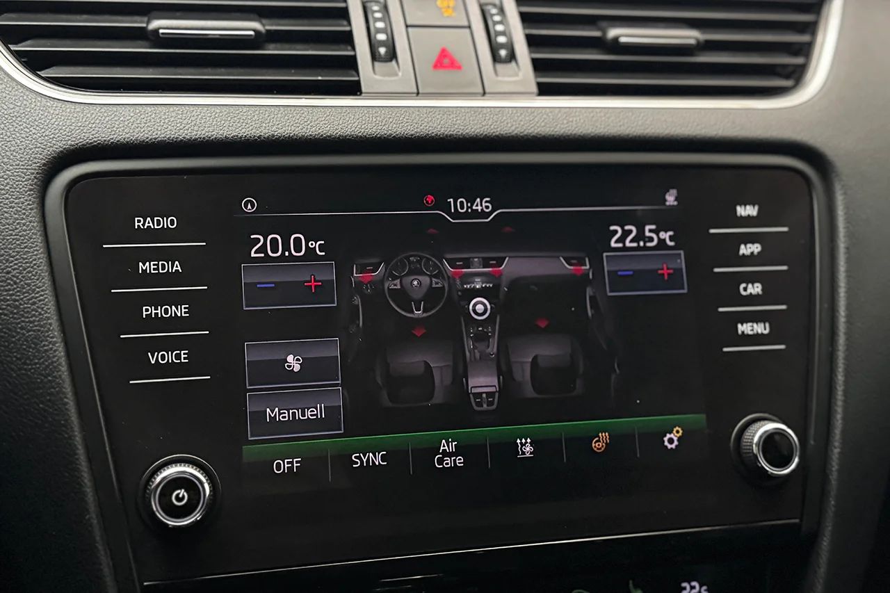 Skoda Octavia Kombi G-TEC 1.5 TSI CNG Drag Navi Kamera Värmare Delläder – bild 28 av 37