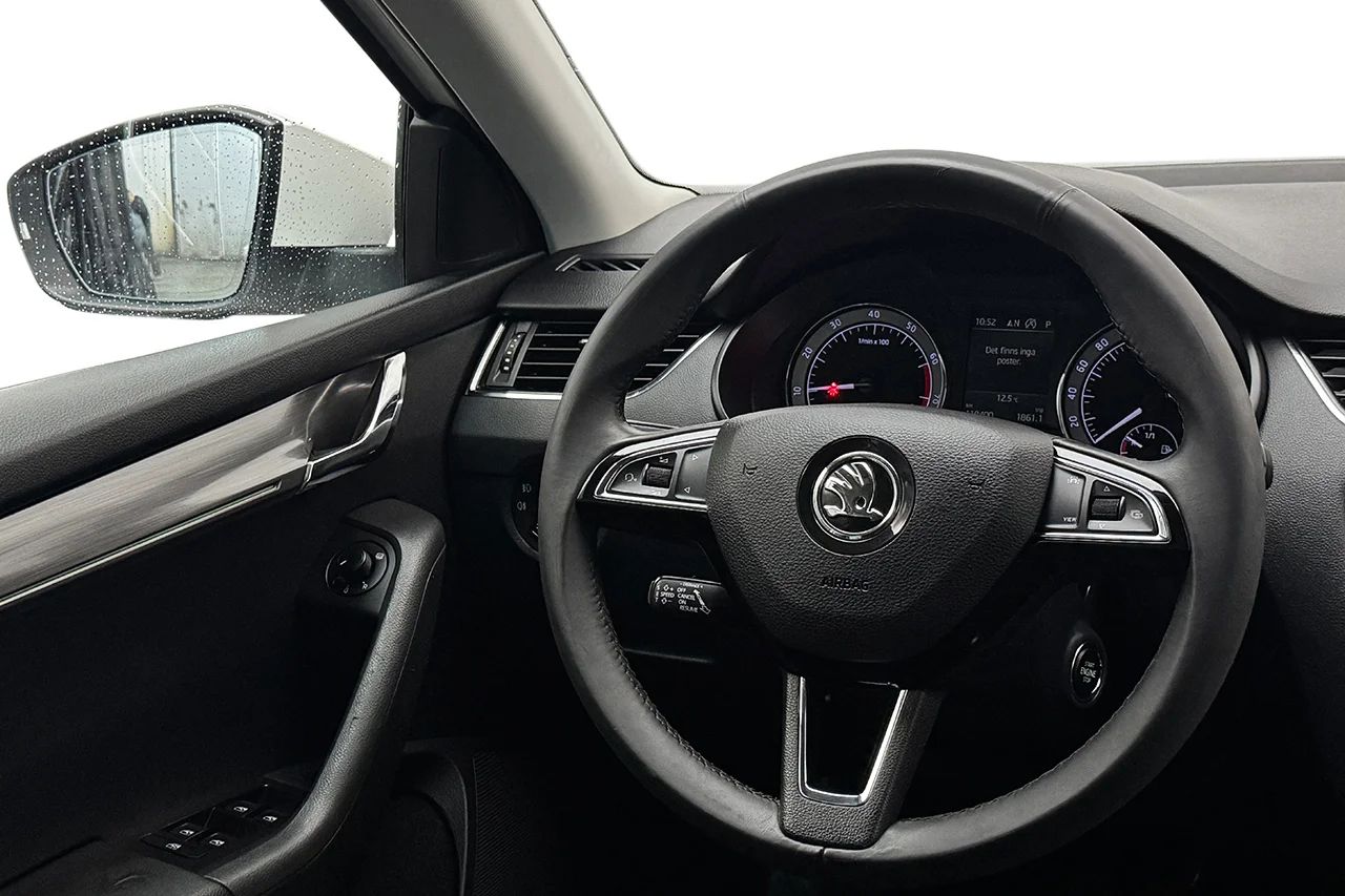 Skoda Octavia Kombi G-TEC 1.5 TSI CNG Drag Navi Kamera Värmare Delläder – bild 15 av 37