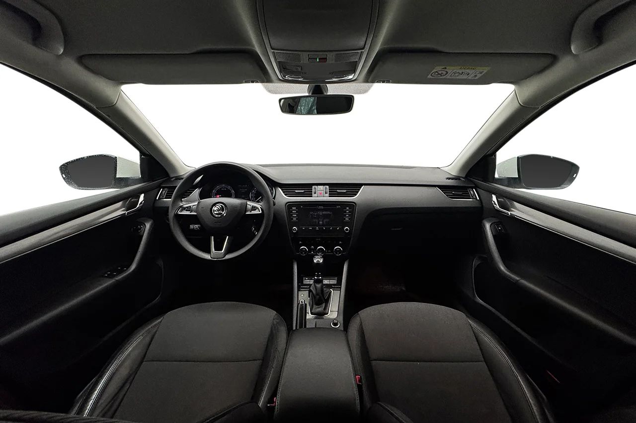 Skoda Octavia Kombi G-TEC 1.5 TSI CNG Drag Navi Kamera Värmare Delläder – bild 14 av 37