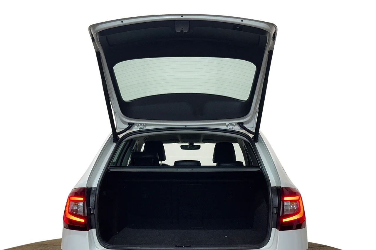 Skoda Octavia Kombi G-TEC 1.5 TSI CNG Drag Navi Kamera Värmare Delläder – bild 36 av 37