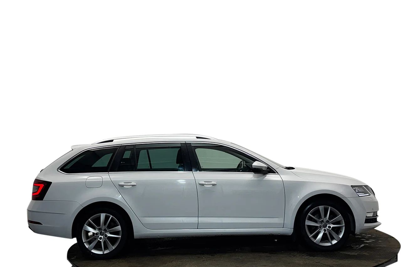 Skoda Octavia Kombi G-TEC 1.5 TSI CNG Drag Navi Kamera Värmare Delläder – bild 4 av 37