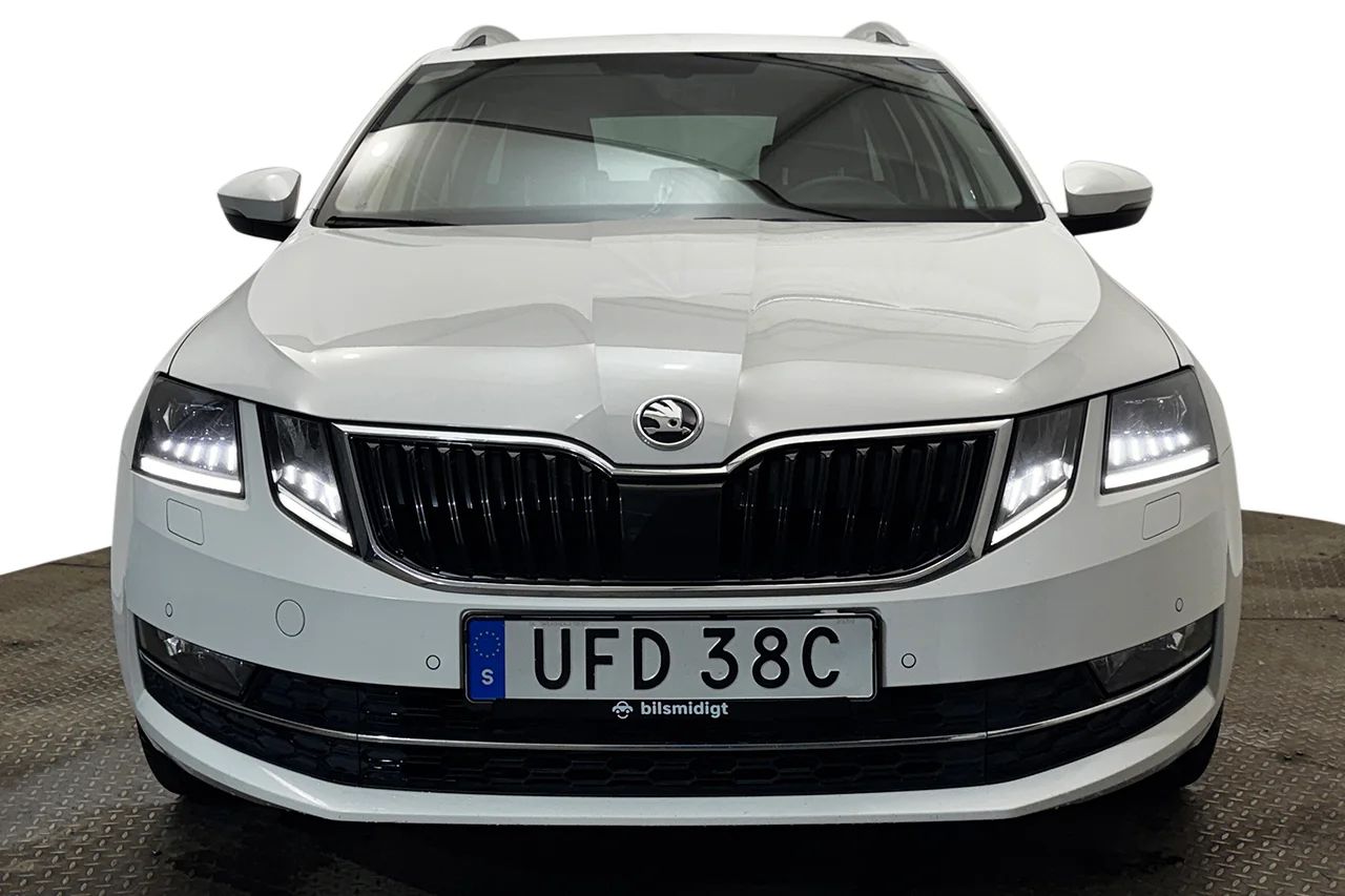 Skoda Octavia Kombi G-TEC 1.5 TSI CNG Drag Navi Kamera Värmare Delläder – bild 2 av 37