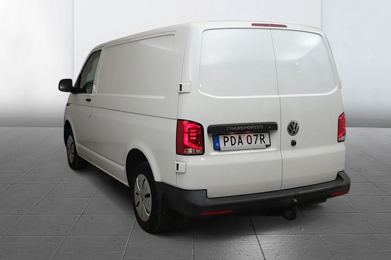 Volkswagen Transporter 2.0 TDI 110hk Drag Värmare Kamera CarPlay MOMS – bild 5 av 11