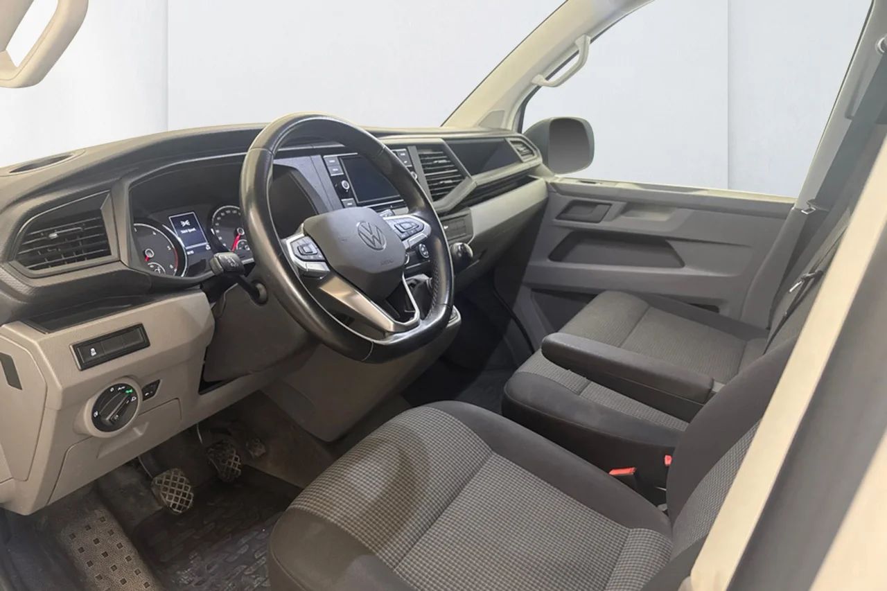 Volkswagen Transporter 2.0 TDI 110hk Drag Värmare Kamera CarPlay MOMS – bild 8 av 11