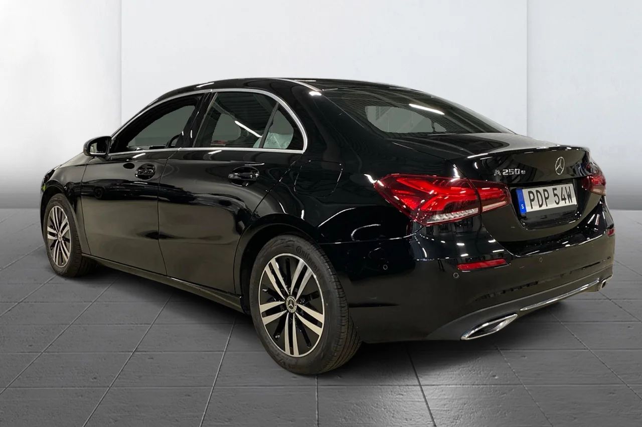 Mercedes-Benz A 250 e Sedan 218hk Aut Navi Kamera P-assist MOMS – bild 5 av 10