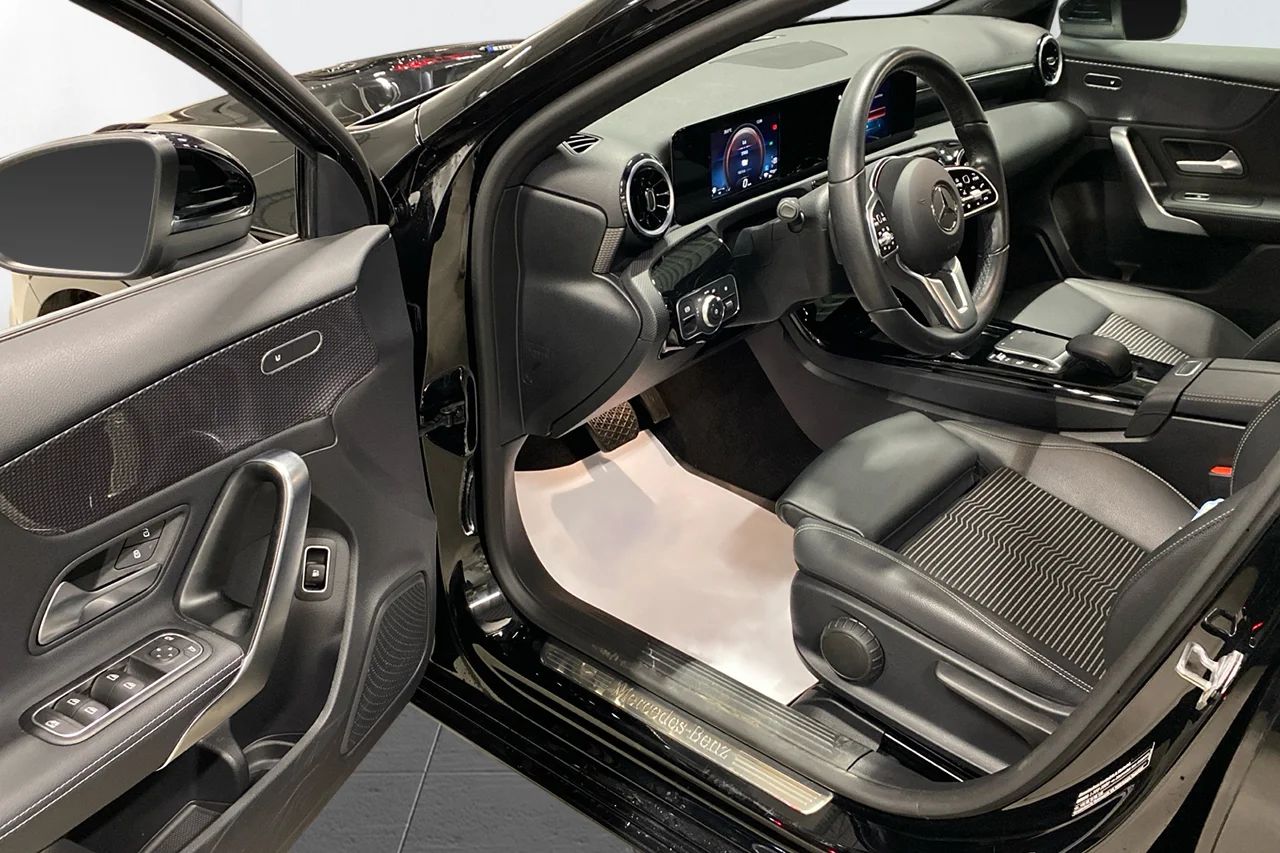 Mercedes-Benz A 250 e Sedan 218hk Aut Navi Kamera P-assist MOMS – bild 6 av 10