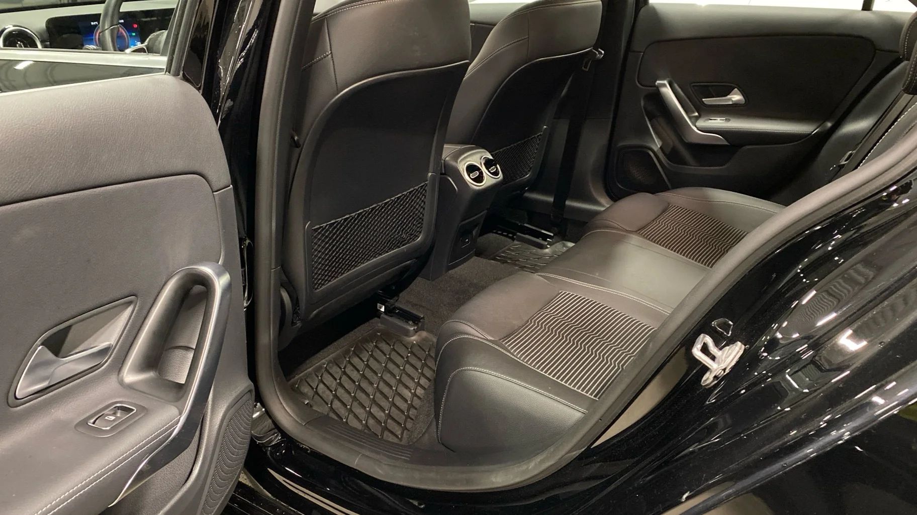 Mercedes-Benz A 250 e Sedan 218hk Aut Navi Kamera P-assist MOMS – bild 7 av 10