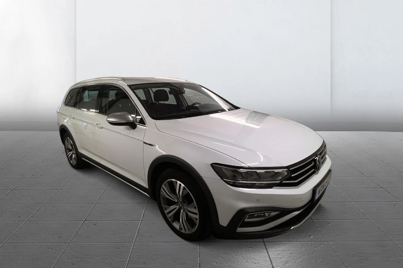 Volkswagen Passat Alltrack 2.0 TDI 200hk 4M Drag Värmare ACC Navi MOMS – bild 3 av 8