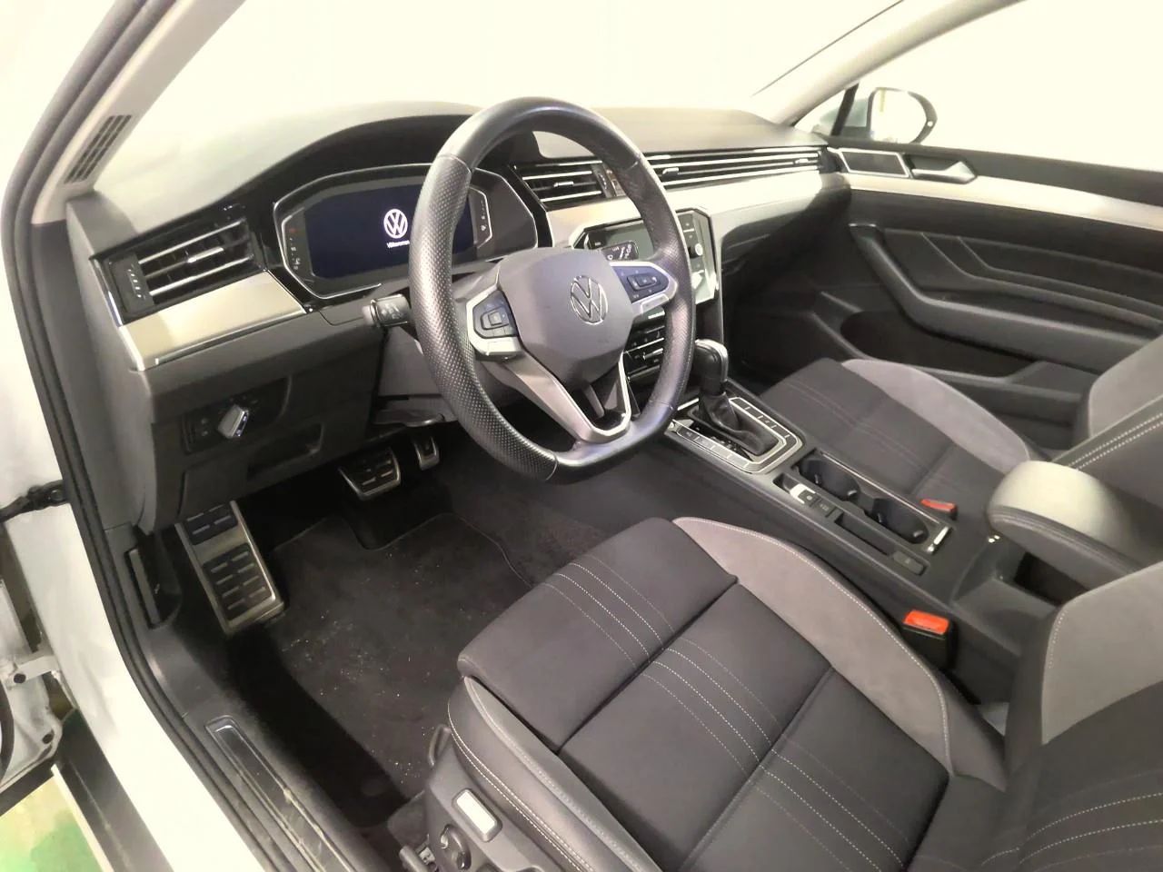 Volkswagen Passat Alltrack 2.0 TDI 200hk 4M Drag Värmare ACC Navi MOMS – bild 7 av 8
