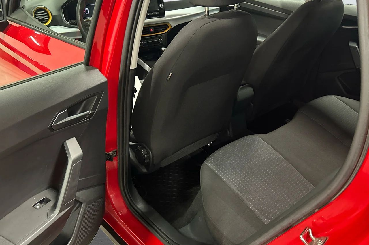 SEAT Arona 1.0 TSI 110hk DSG Style Cockpit CarPlay Klimat MOMS – bild 7 av 9
