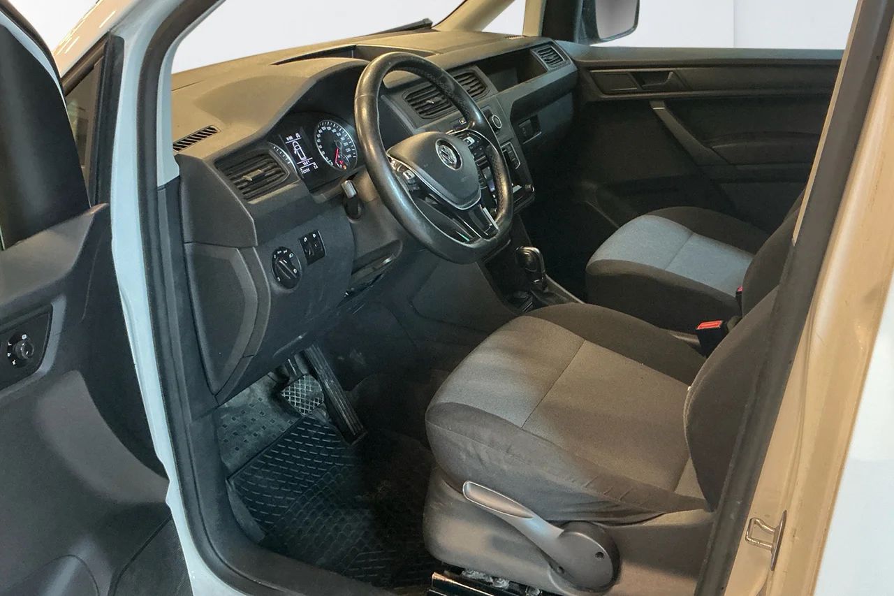 Volkswagen Caddy Skåp 2.0 TDI 102hk DSG Värmare Farthållare PDC MOMS – bild 8 av 9