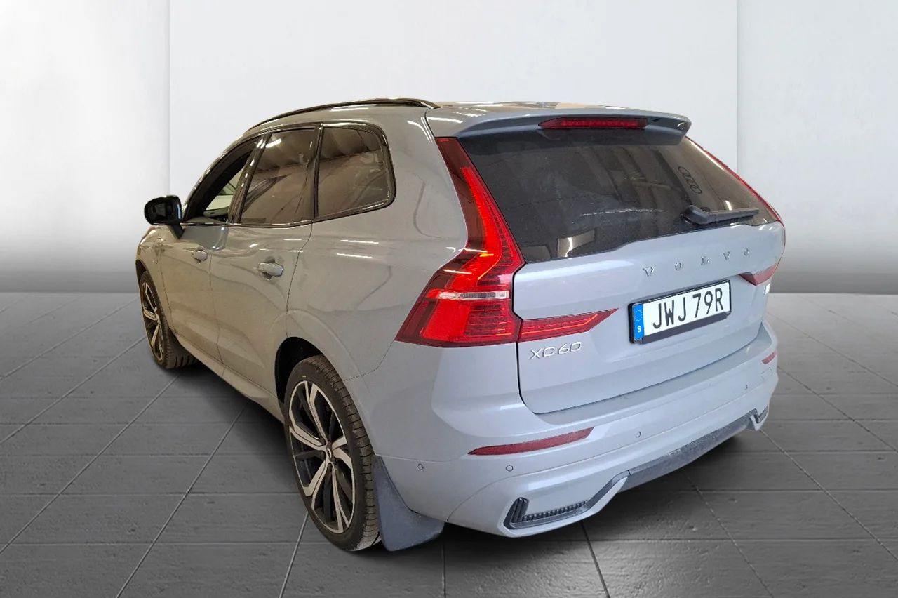 Volvo XC60 Recharge T6 AWD Plus Dark Edition 350hk Pilot BLIS Kamera MOMS – bild 6 av 11