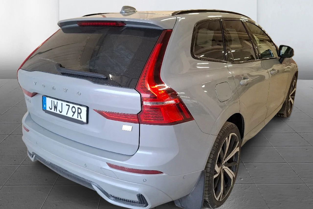 Volvo XC60 Recharge T6 AWD Plus Dark Edition 350hk Pilot BLIS Kamera MOMS – bild 5 av 11