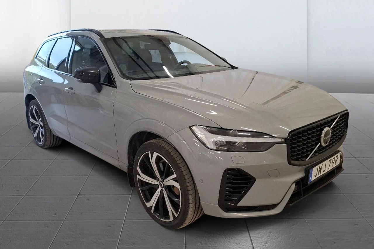Volvo XC60 Recharge T6 AWD Plus Dark Edition 350hk Pilot BLIS Kamera MOMS – bild 3 av 11
