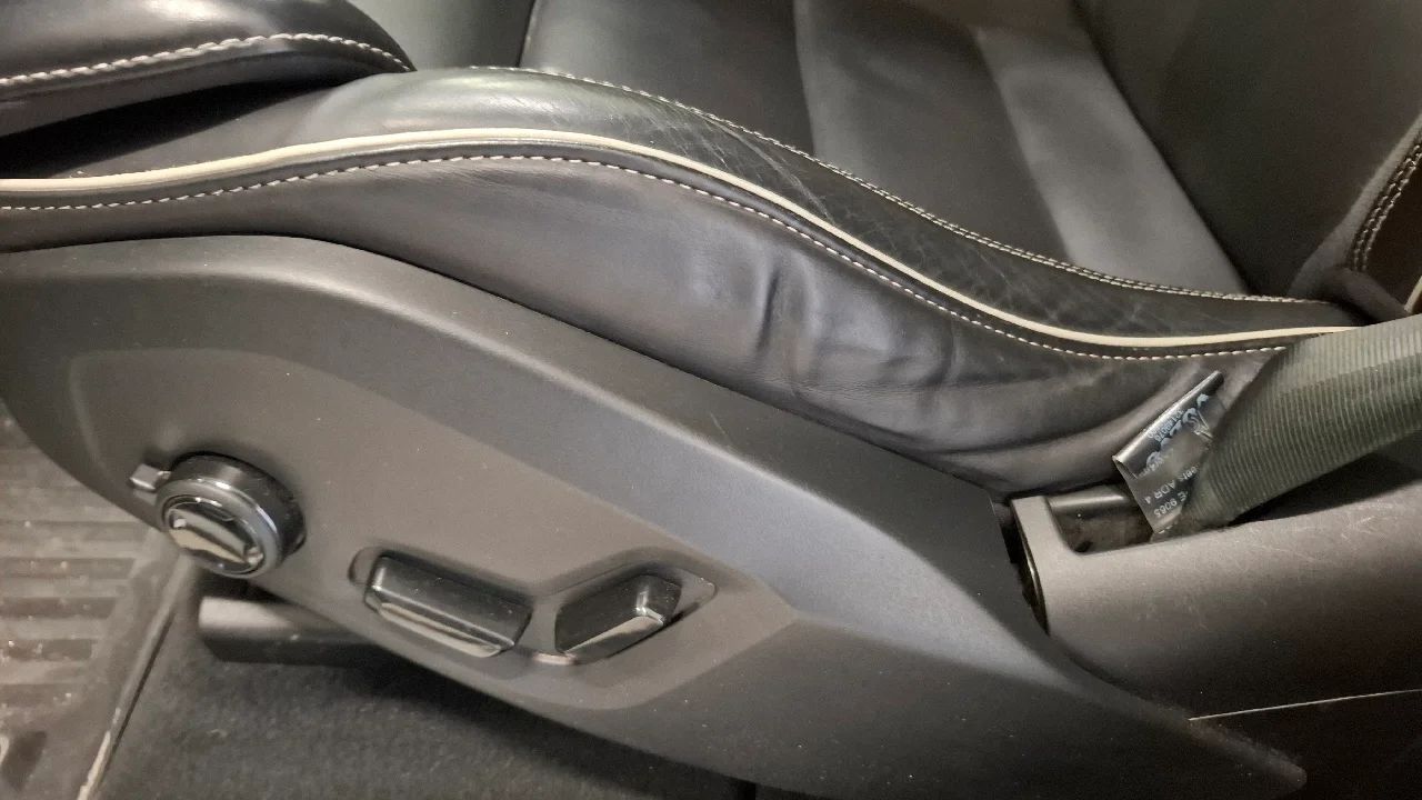 Volvo XC60 Recharge T6 AWD Plus Dark Edition 350hk Pilot BLIS Kamera MOMS – bild 9 av 11