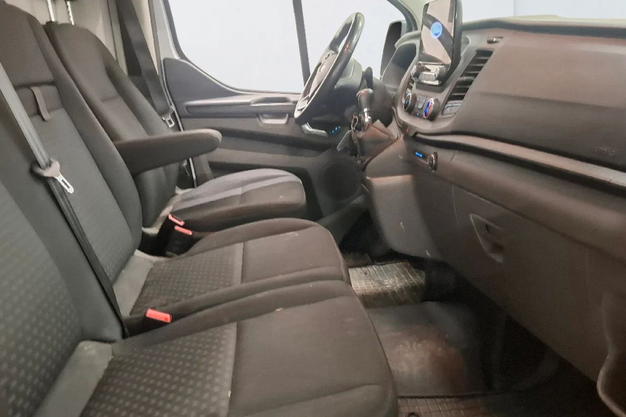 Ford Transit Custom 340 2.0 EcoBlue 130hk Värmare Kamera PDC MOMS – bild 5 av 8