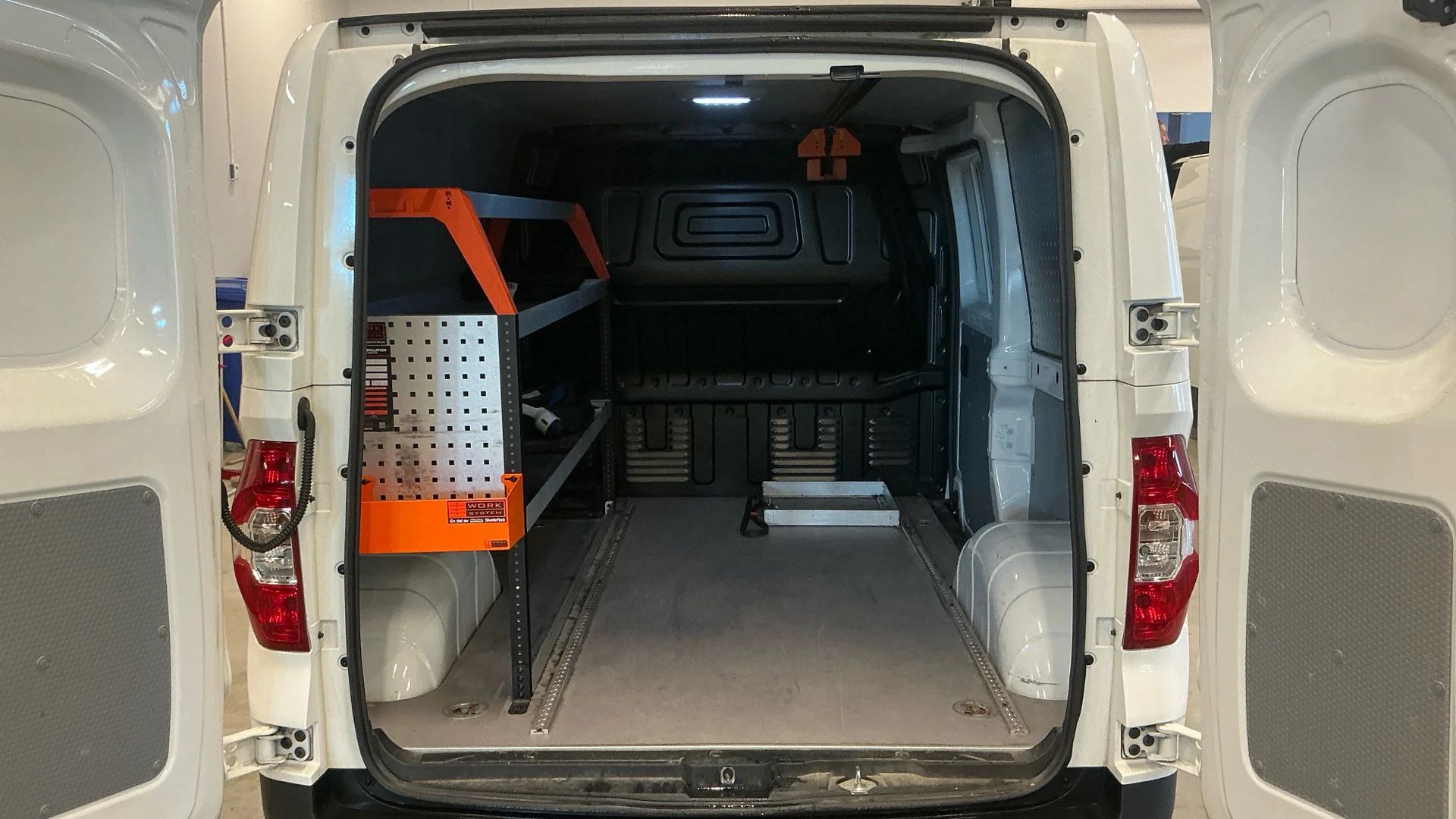 Maxus e-Deliver 3 Skåp 50.2 kWh Backkamera MOMS 120hk – bild 5 av 9