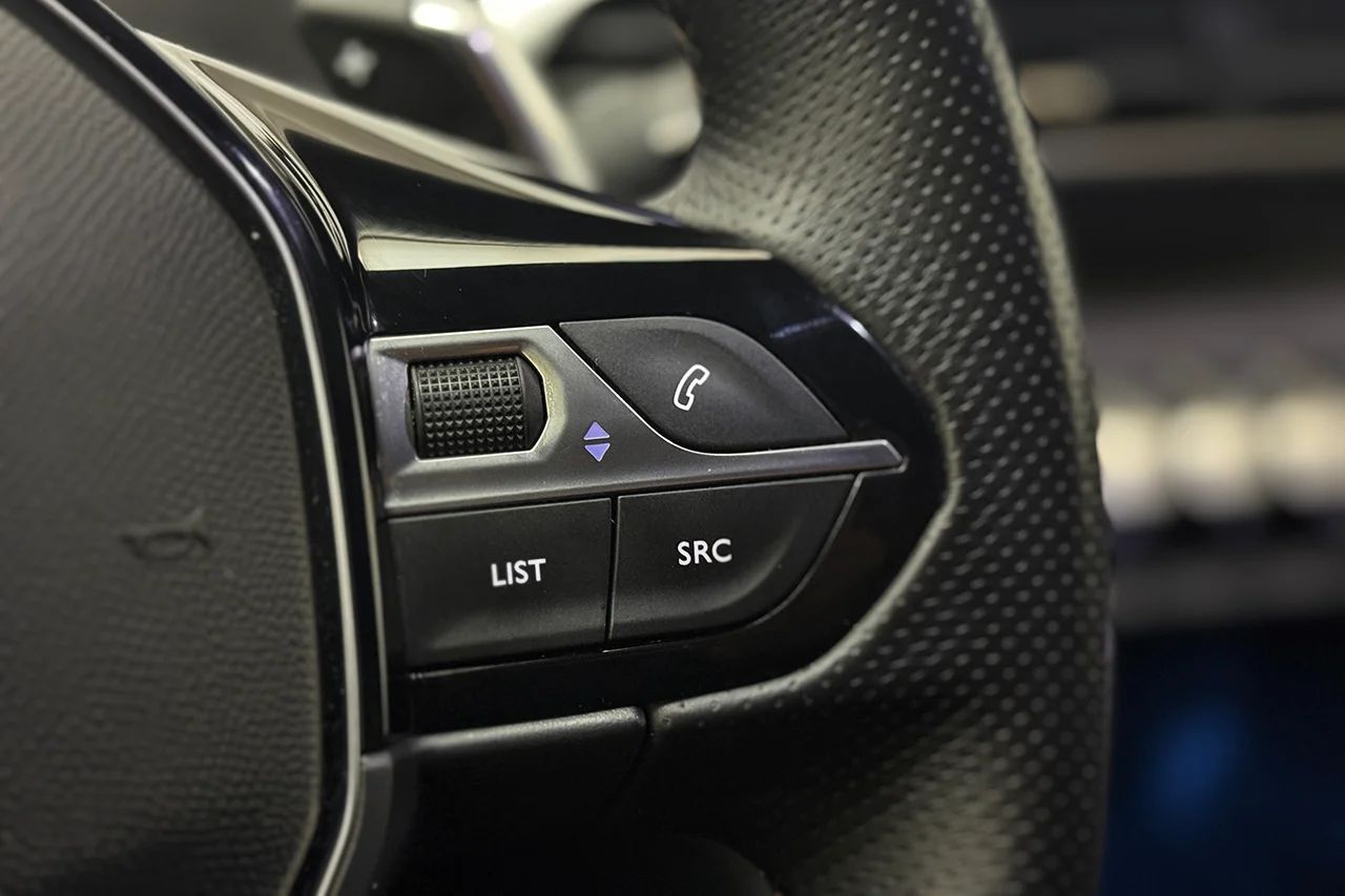 Peugeot 3008 1.2 PureTech GT Navi Kamera Delläder Cockpit MOMS 131hk – bild 19 av 30