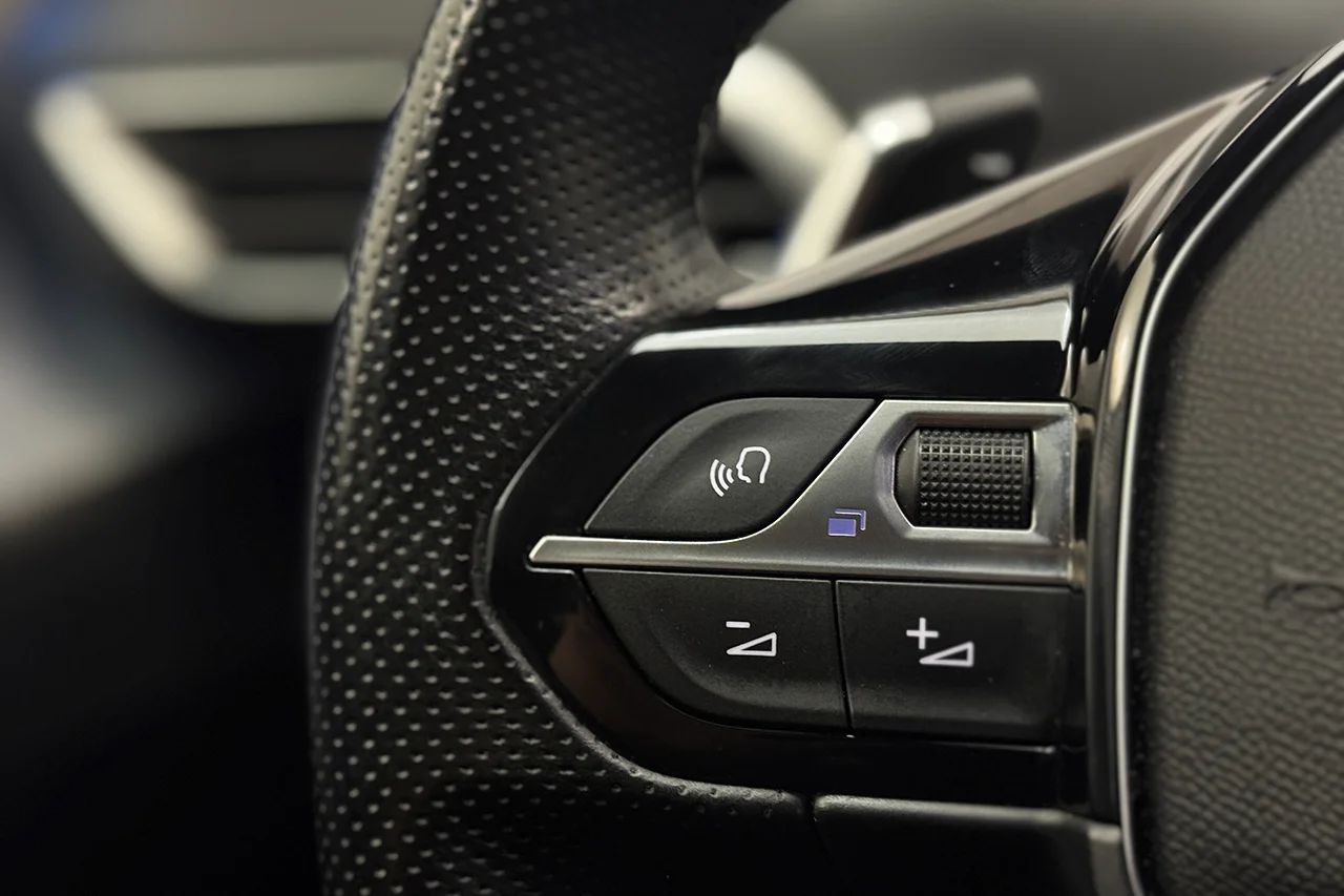 Peugeot 3008 1.2 PureTech GT Navi Kamera Delläder Cockpit MOMS 131hk – bild 18 av 30
