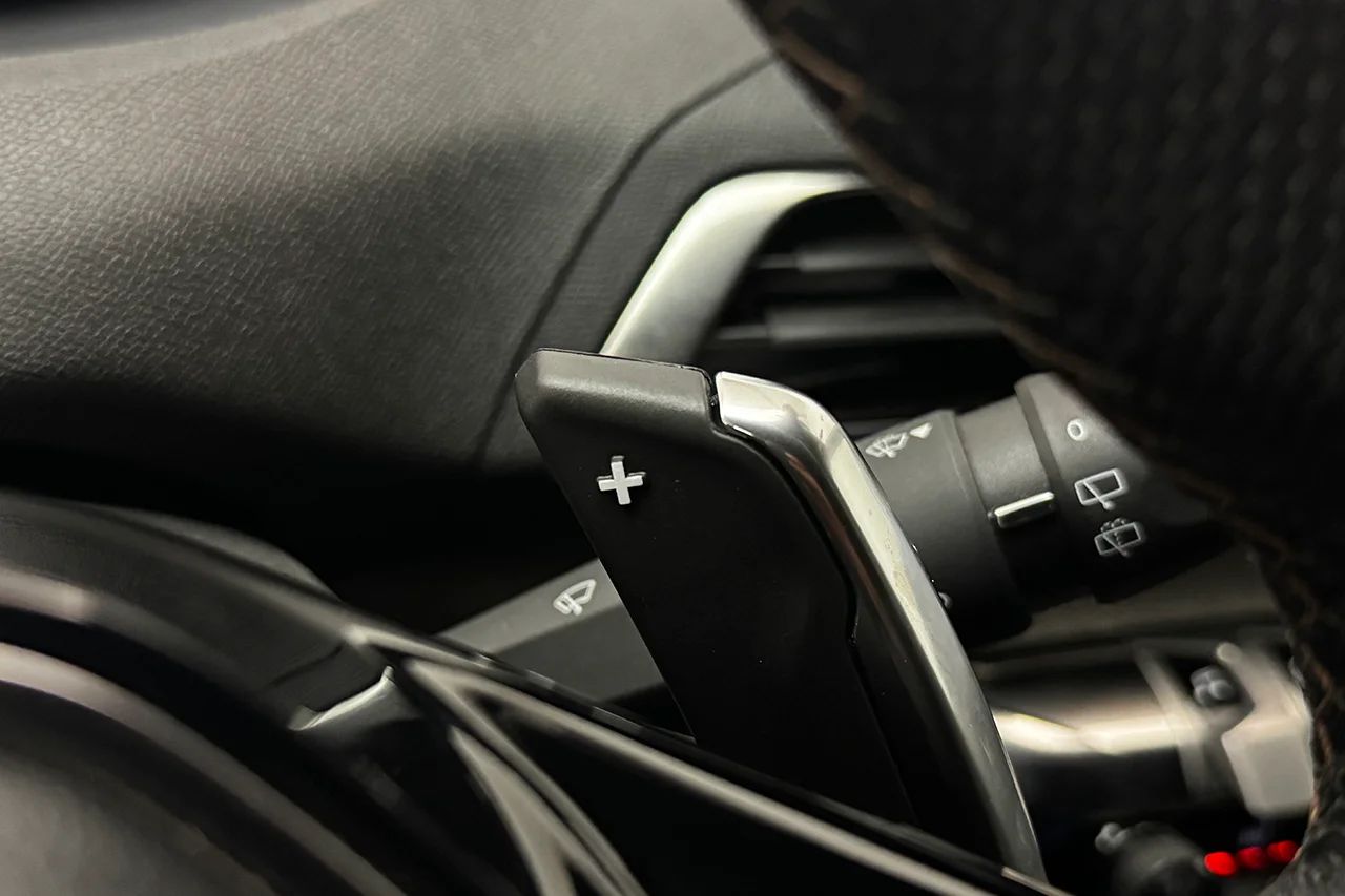 Peugeot 3008 1.2 PureTech GT Navi Kamera Delläder Cockpit MOMS 131hk – bild 21 av 30