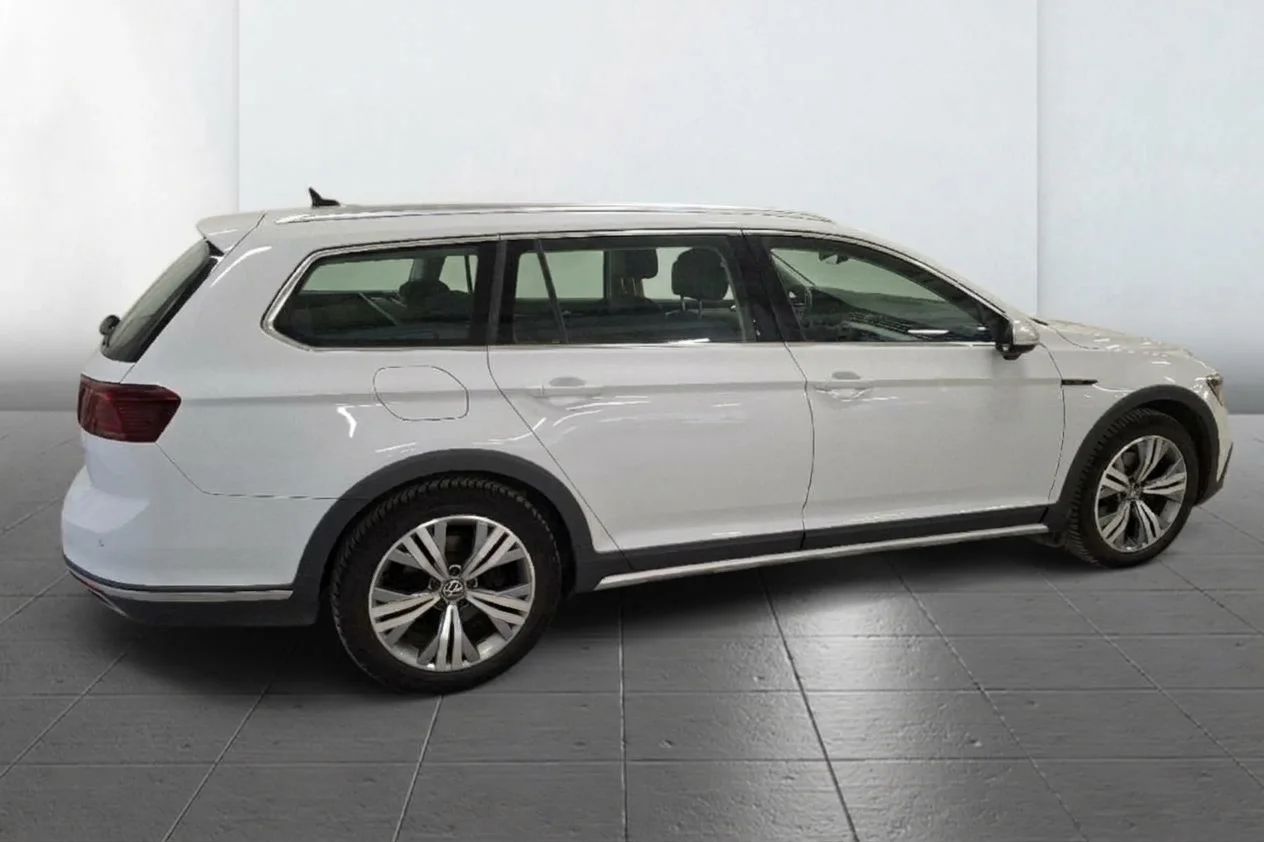 Volkswagen Passat Alltrack 2.0 TDI 200hk 4M Drag Värmare ACC Matrix MOMS – bild 4 av 14