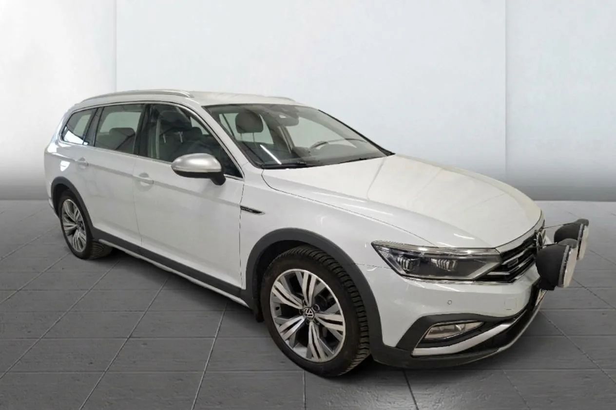 Volkswagen Passat Alltrack 2.0 TDI 200hk 4M Drag Värmare ACC Matrix MOMS – bild 3 av 14