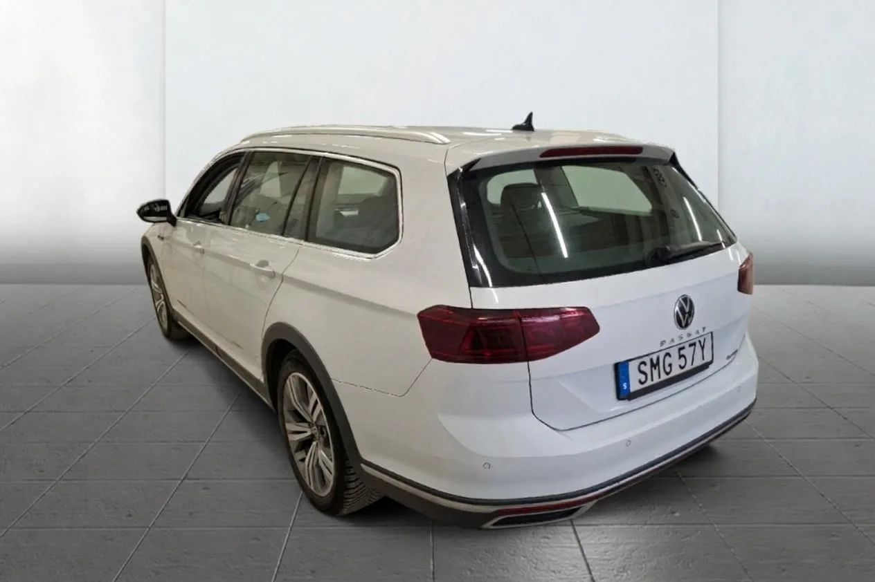 Volkswagen Passat Alltrack 2.0 TDI 200hk 4M Drag Värmare ACC Matrix MOMS – bild 6 av 14